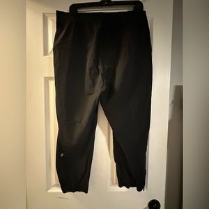 Lululemon capri adapted joggers women’s size 12